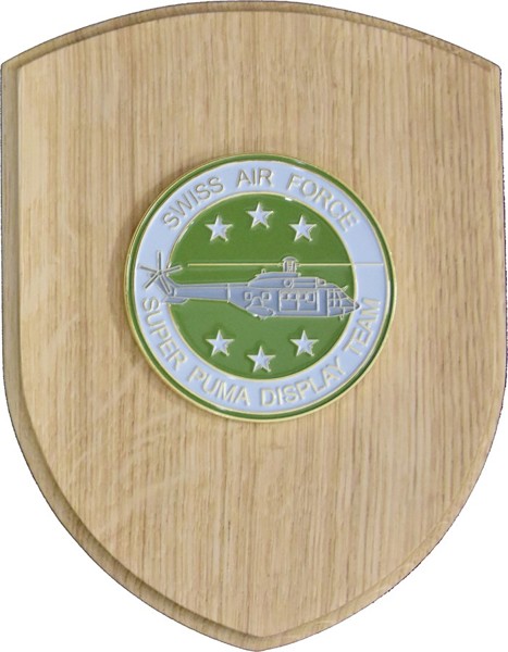 Bild von Holzplakette mit Metallemblem Super Puma